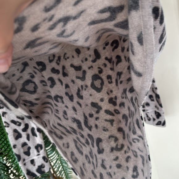 PLY 100% Cashmere Leopard Print Long Sleeve Sweater Crewneck Pullover Curved Hem - Picture 8 of 12